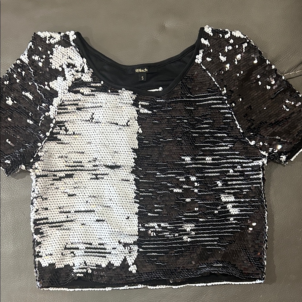 Black Sequin Black and White top size S - Picture 4 of 6